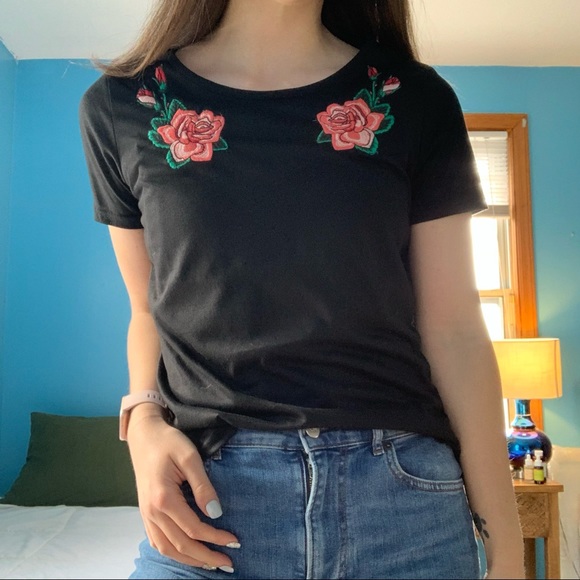 Suzy Shier Tops - Rose Embroidered Casual Tee